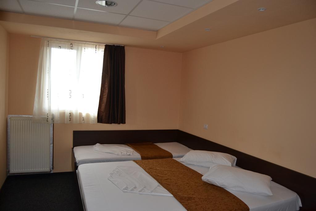 Hotel Casa Gorjeneasca Târgu Jiu Zimmer foto